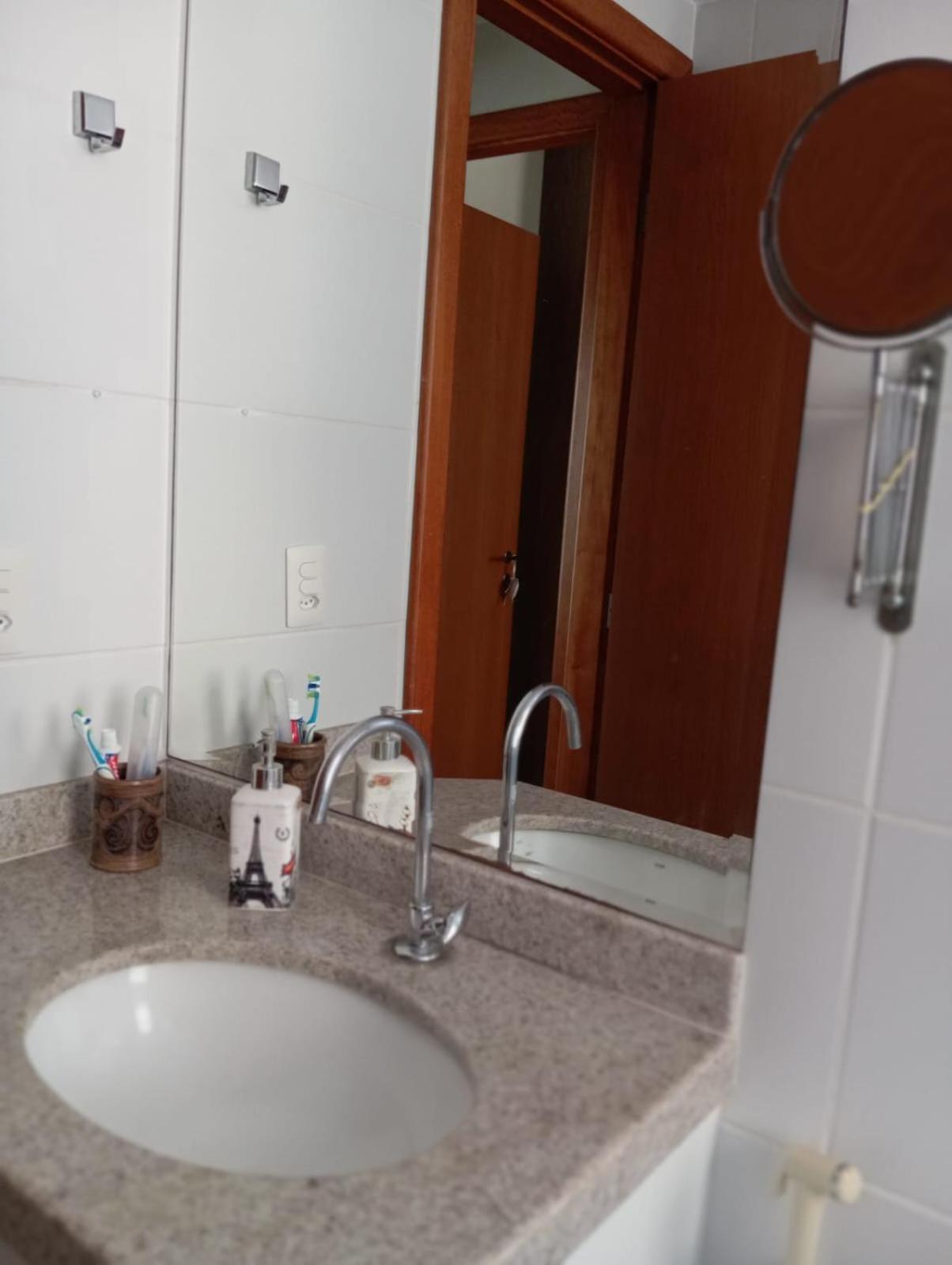 Apartamento 2 Quartos Mobiliado Em Barro Vermelho Es Vitória